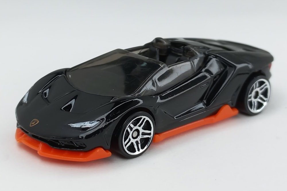 2022 16 Lamborghini Centenario Roadster Black: Image 3