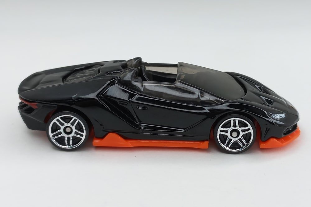 2022 16 Lamborghini Centenario Roadster Black: Image 6