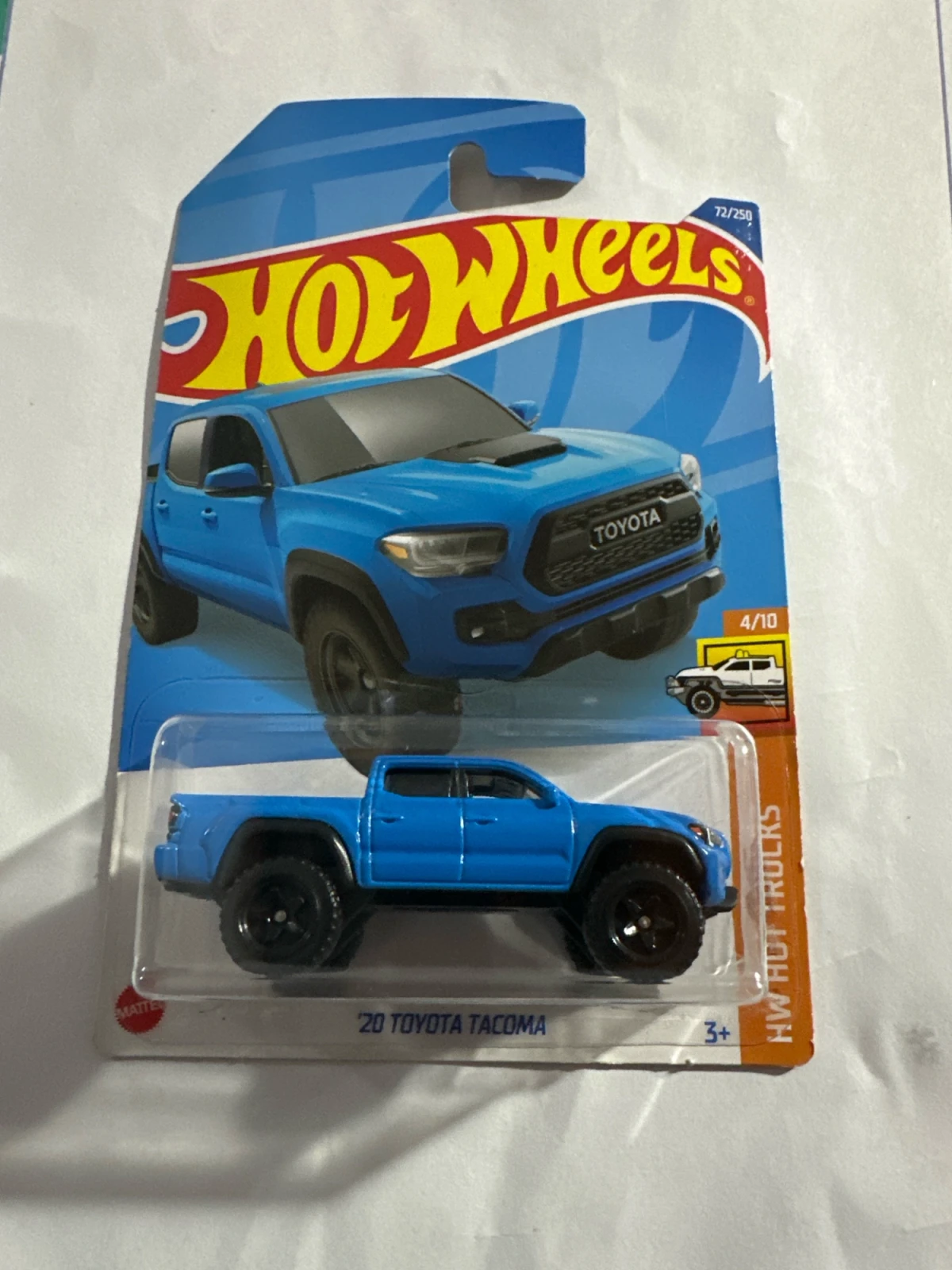 2022 20 Toyota Tacoma Blue: Long (INT): Image 3