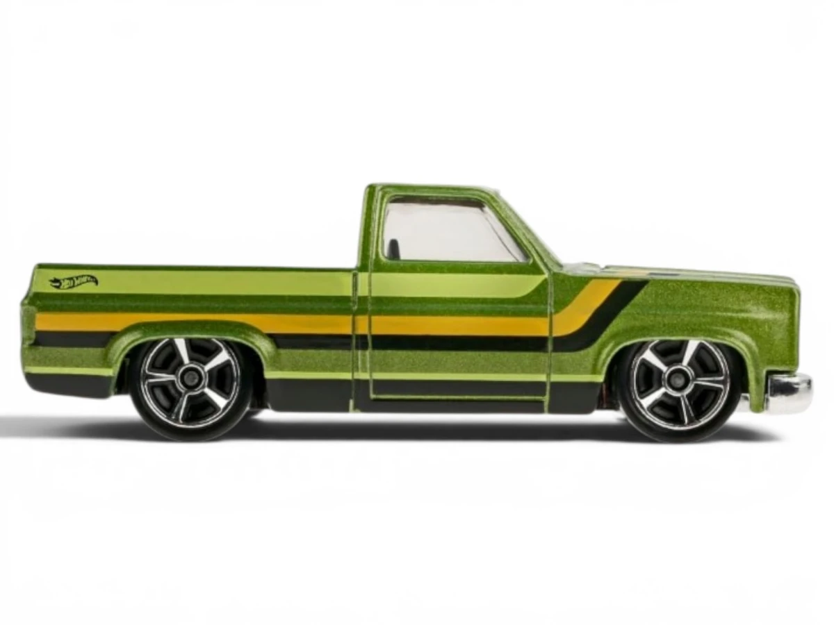 2022 83 Chevy Silverado Green: No Package: Image 2