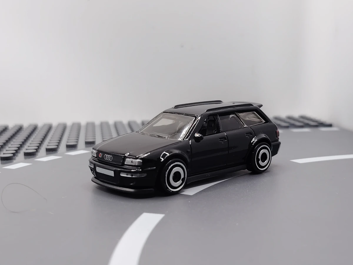 2022 94 Audi Avant RS2 Black: No Package: Image 2
