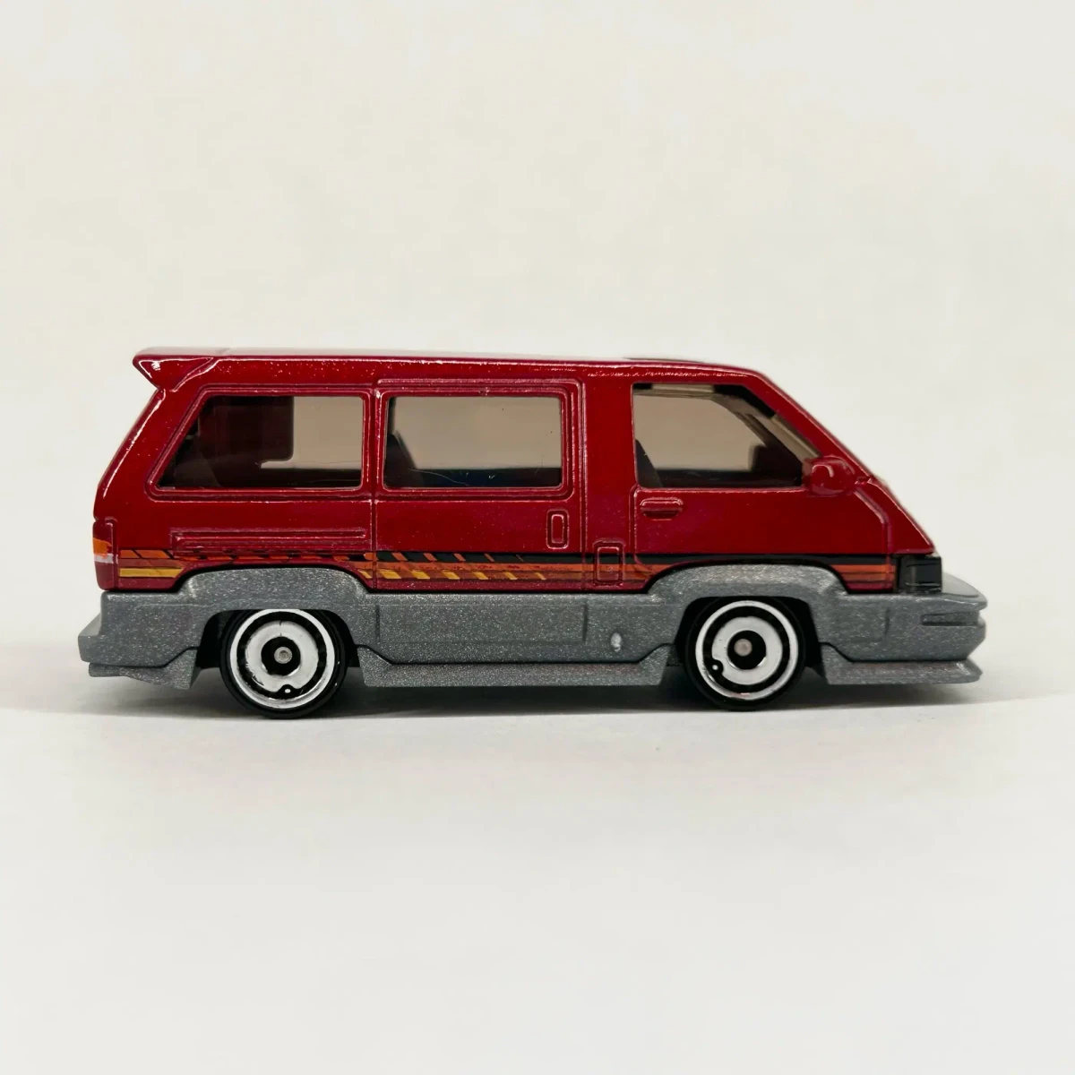 2022 1986 Toyota Van Red: No Package: Image 4