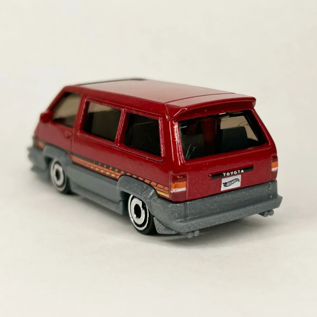 2022 1986 Toyota Van Red: No Package: Image 6