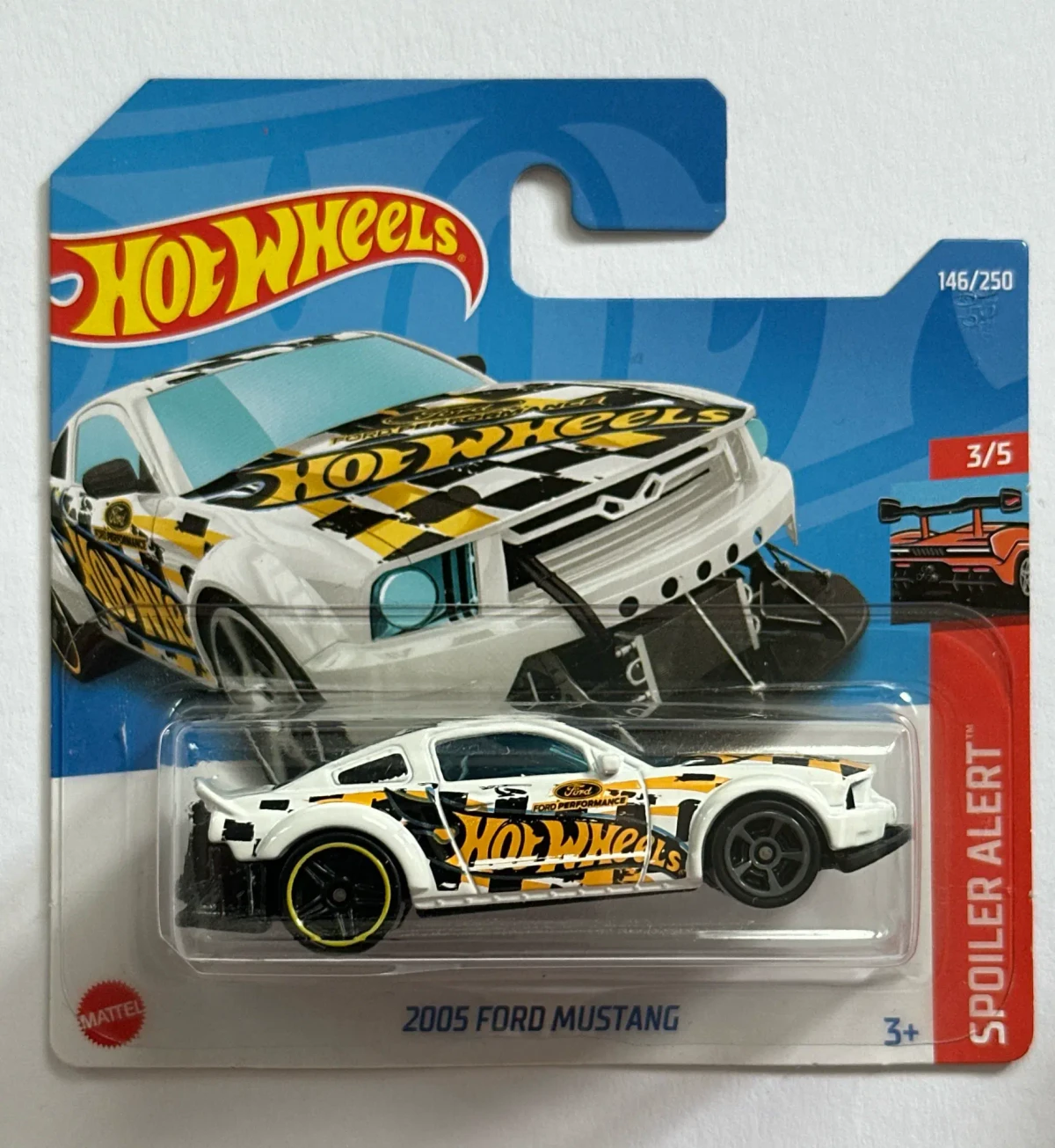 2022 2005 Ford Mustang White: Short: Image 2