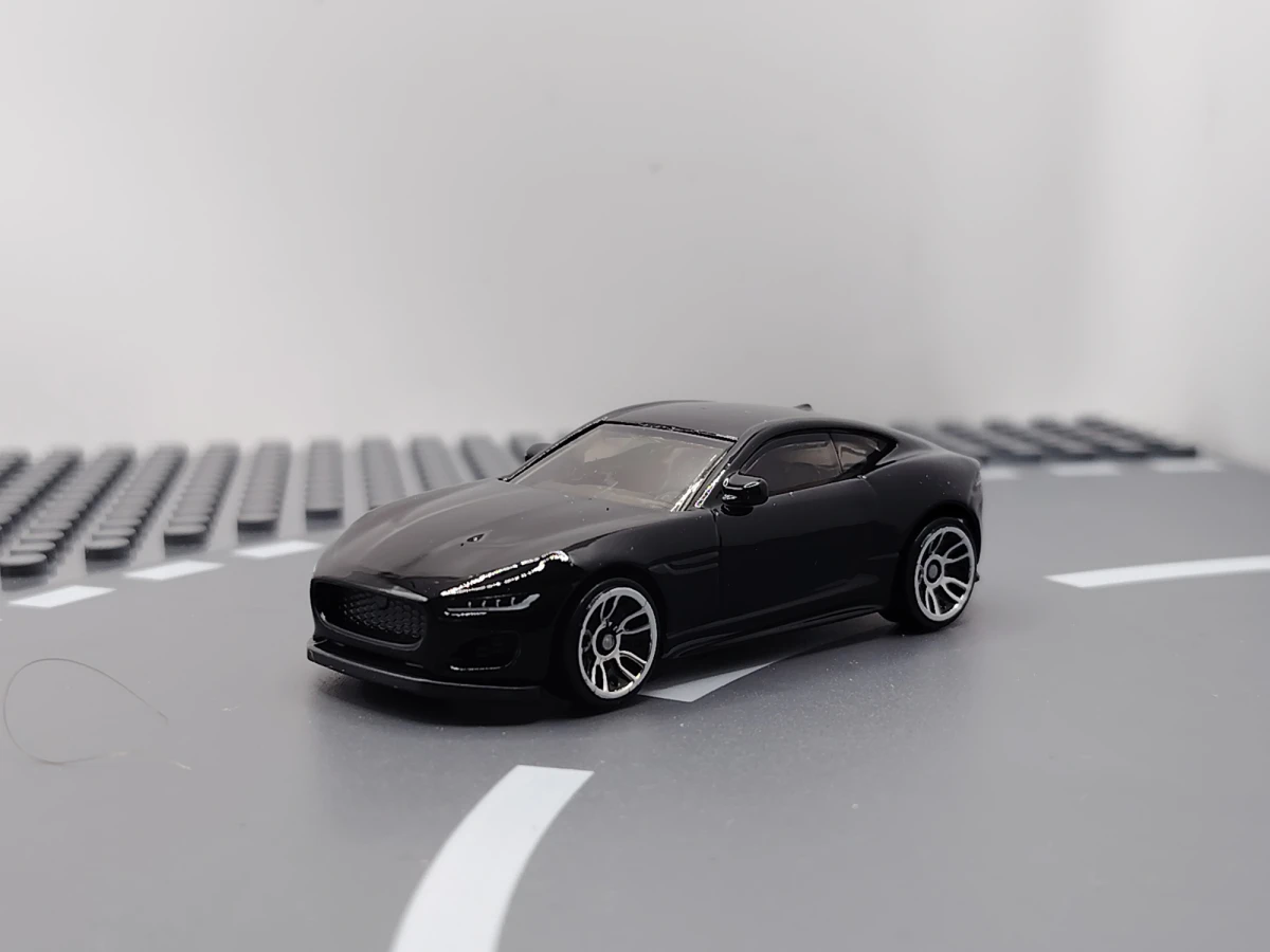2022 2020 Jaguar F-Type Black: No Package: Image 3