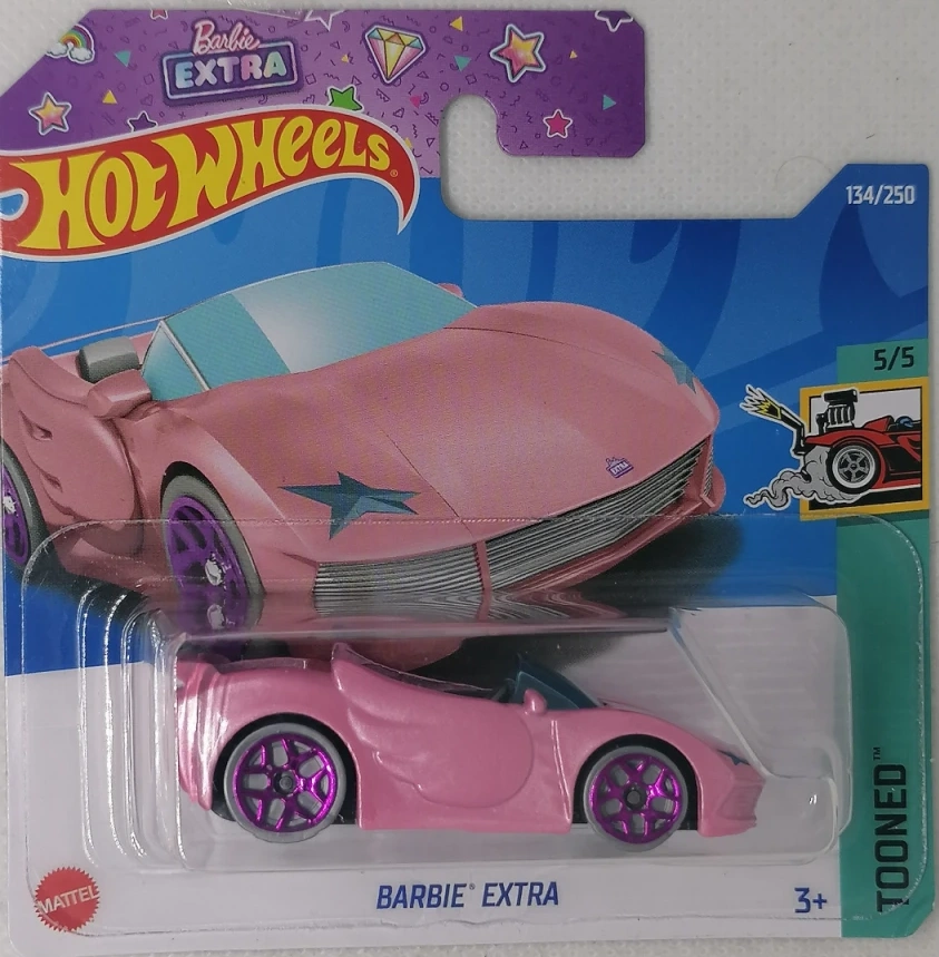 2022 Barbie Extra Pink: Short: Image 2
