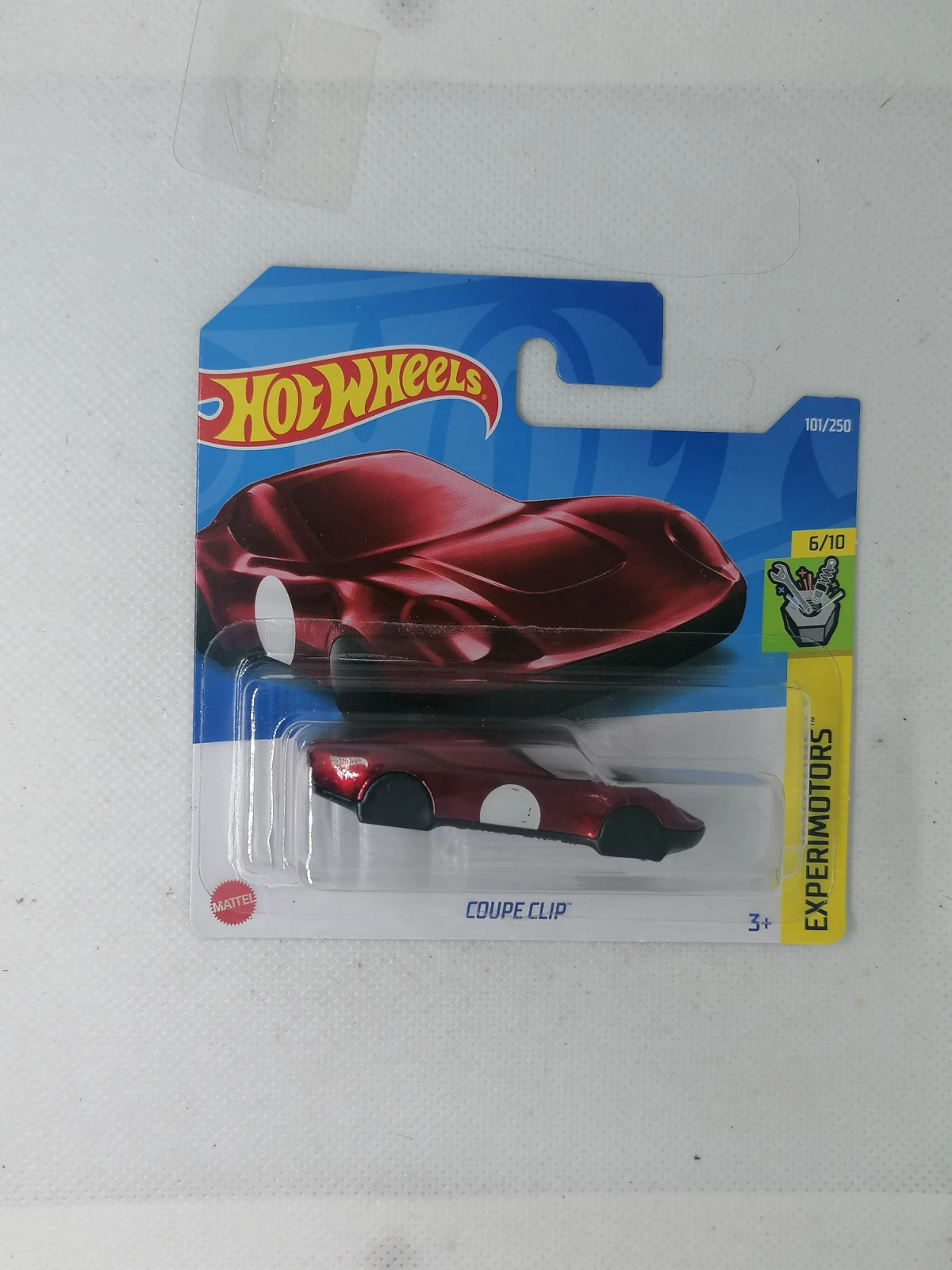 2022 Coupe Clip Red: Short: Image 3