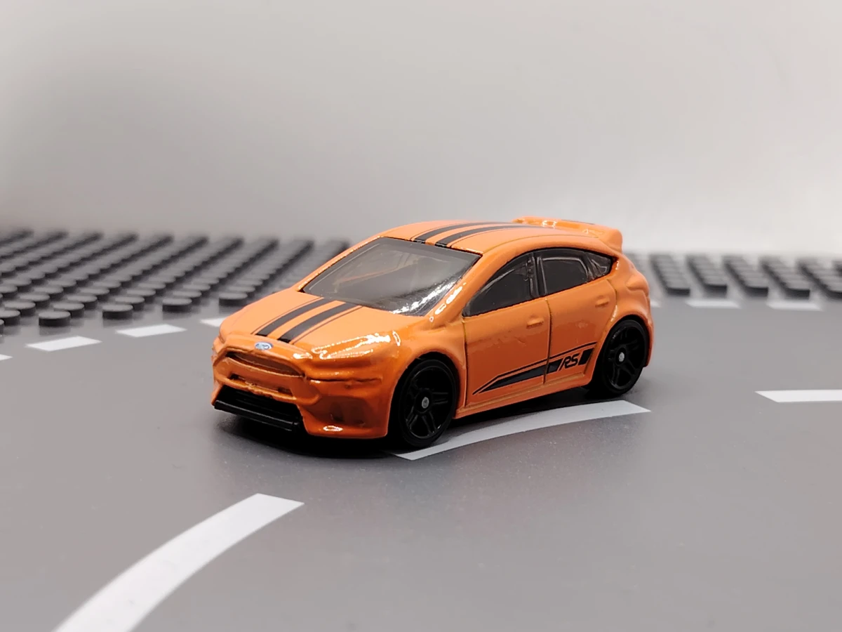 2022 Ford Focus RS Orange: No Package: Image 3