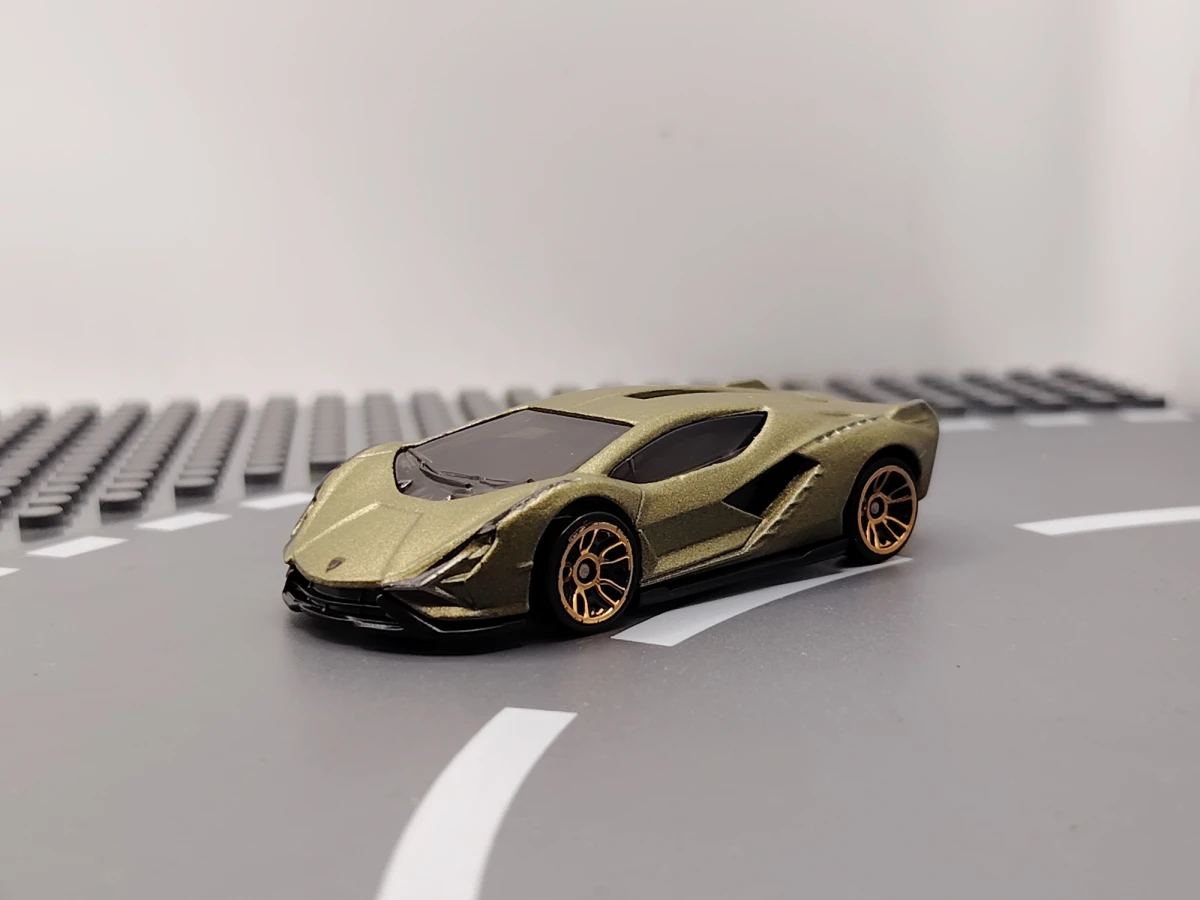 2022 Lamborghini Sian FKP 37 Green: No Package: Image 3