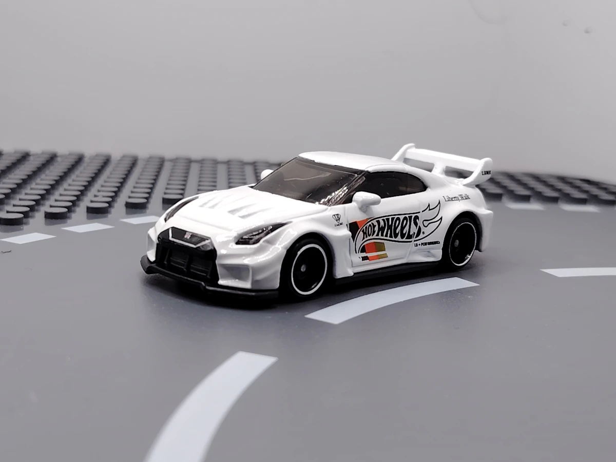 2022 LB-Silhouette Works GT Nissan 35GT-RR Ver.2 White: No Package: Image 3