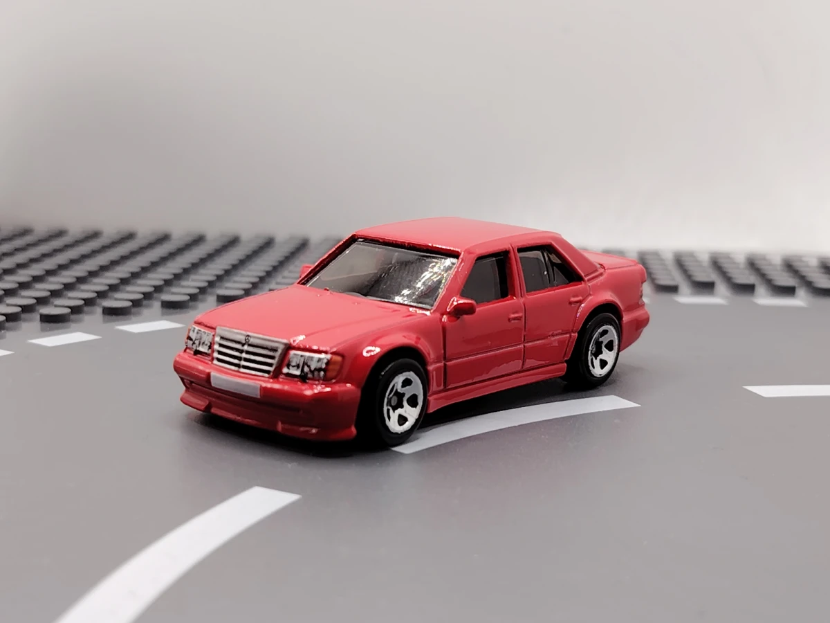 2022 Mercedes-Benz 500 E Red: No Package: Image 2
