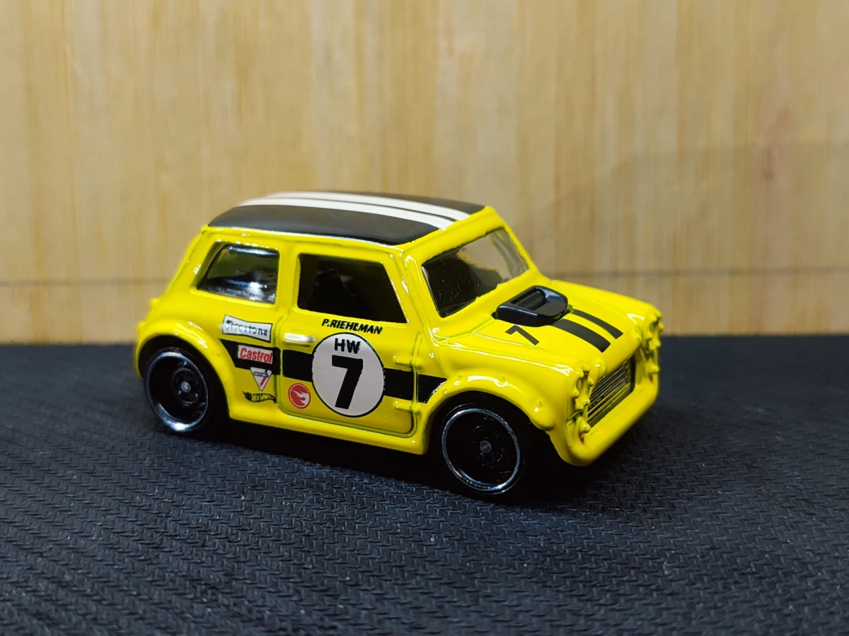 2022 Morris Mini Yellow: No Package: Image 2