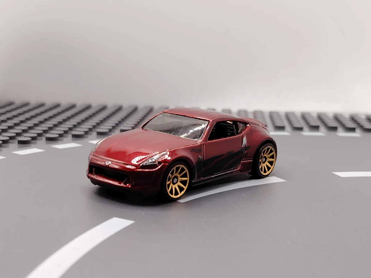 2022 Nissan 370Z Red: No Package: Image 2