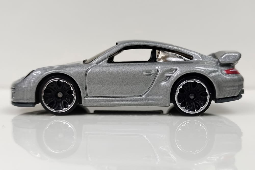 2022 Porsche 911 GT2 Silver: Image 6
