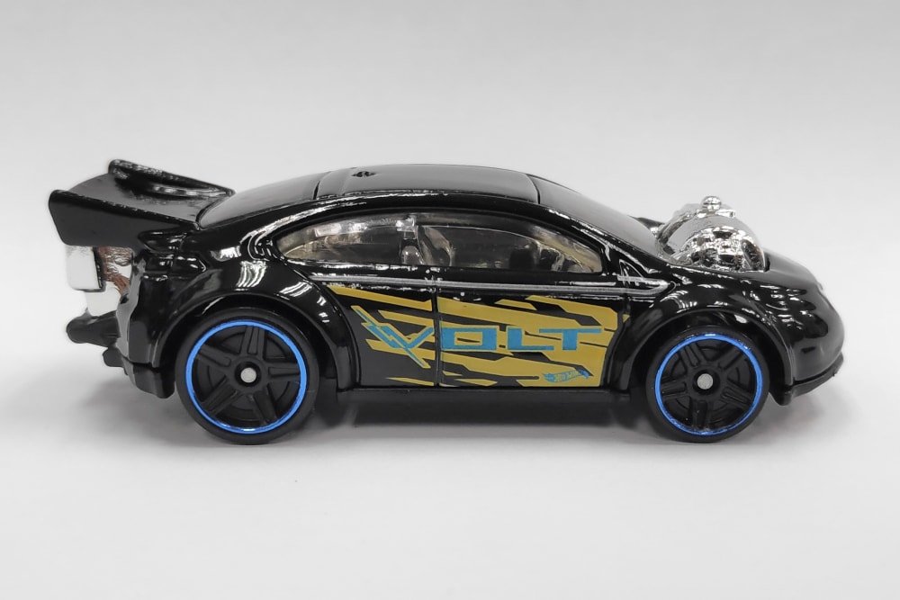 2022 Super Volt Black: Image 4
