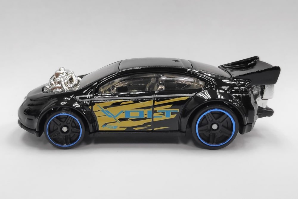 2022 Super Volt Black: Image 5