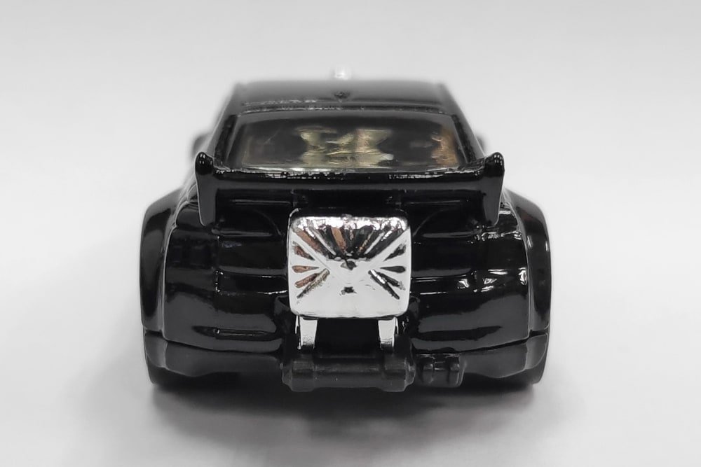 2022 Super Volt Black: Image 7