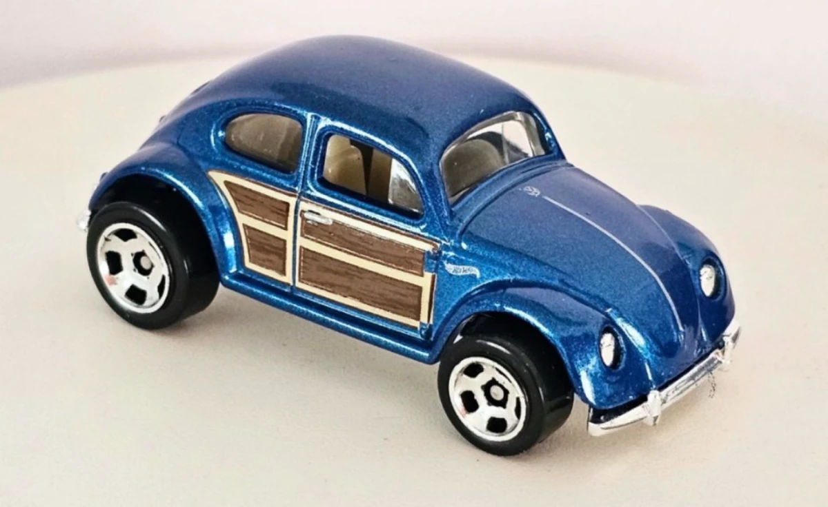 2022 Volkswagen Beetle Blue: No Package: Image 3