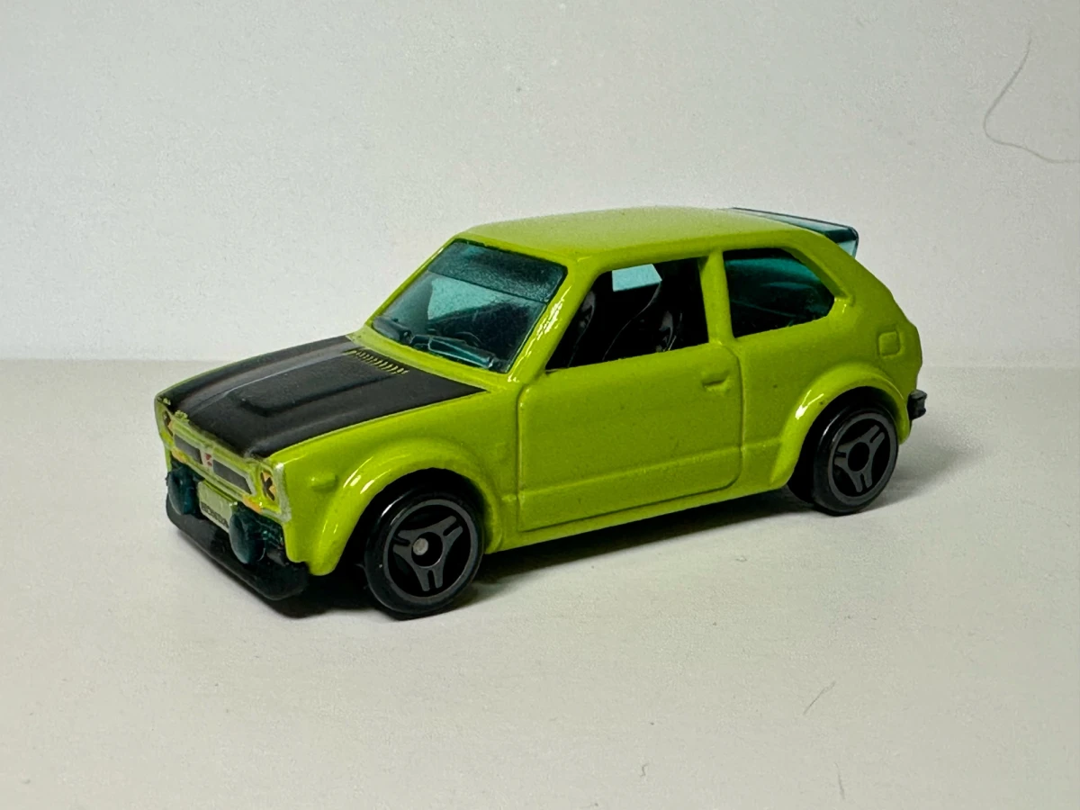 2023 73 Honda Civic Custom Lime: No Package: Image 2