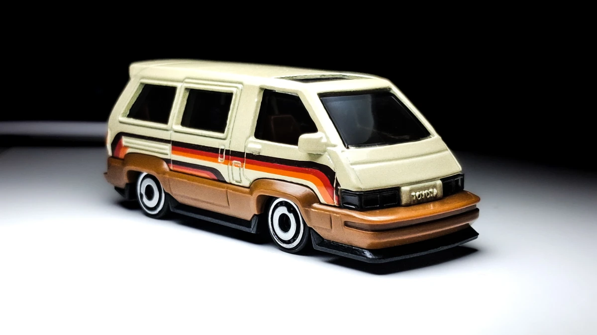 2023 1986 Toyota Van Beige: No Package: Image 2