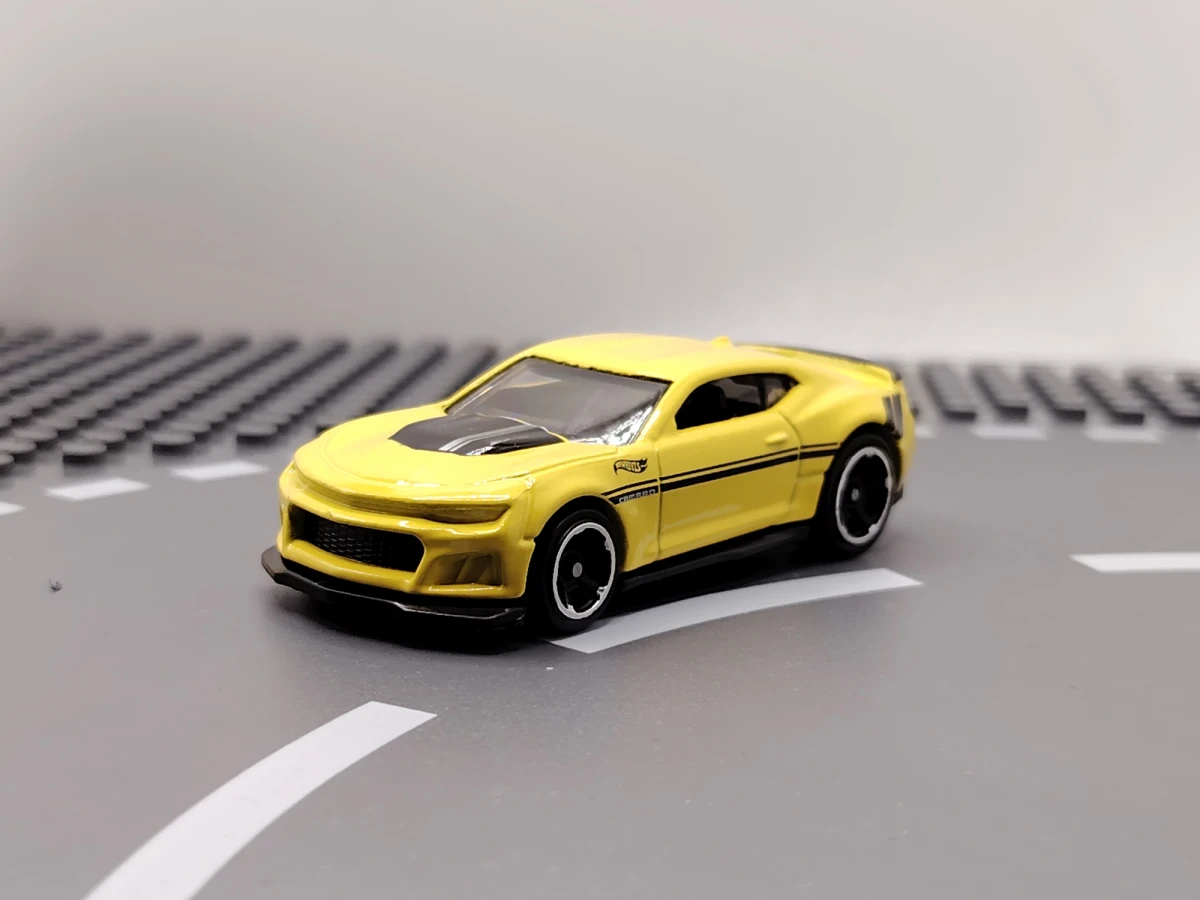 2023 2017 Camaro ZL1 Yellow: No Package: Image 2