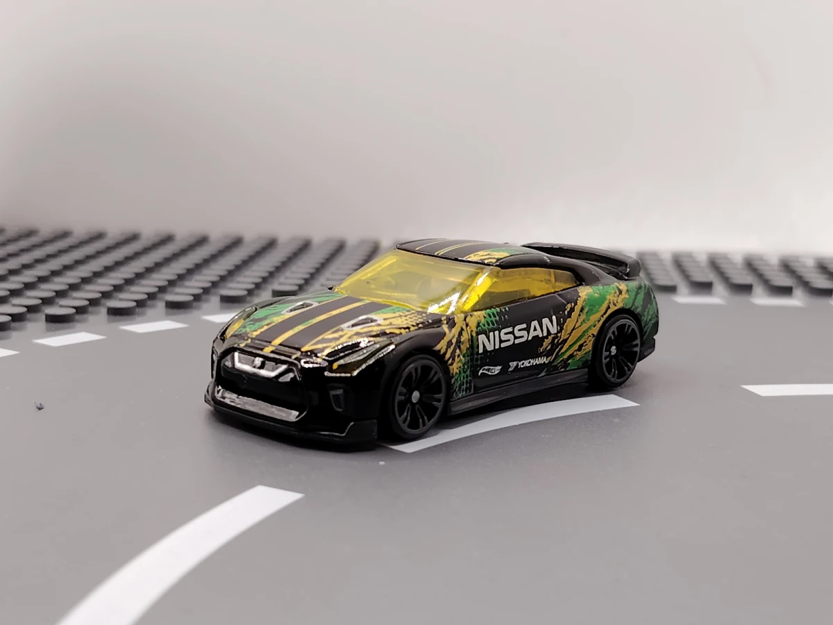 2023 2017 Nissan GT-R (R35) Black: No Package: Image 2