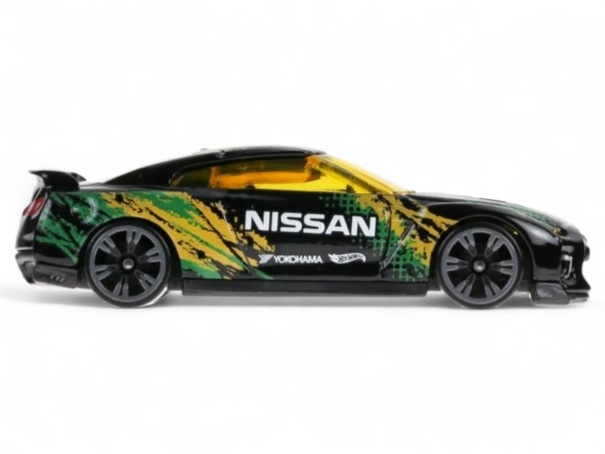2023 2017 Nissan GT-R (R35) Black: No Package: Image 3