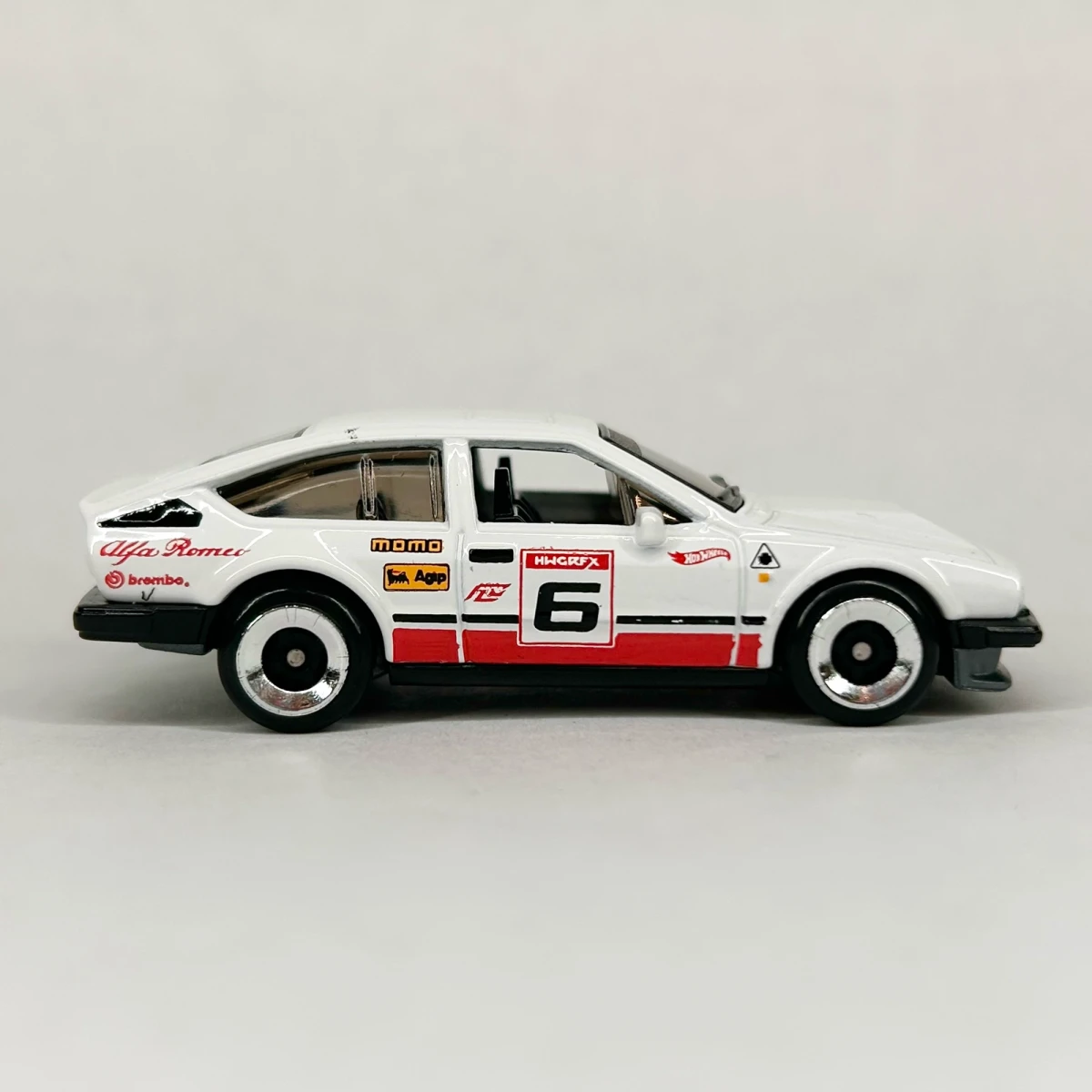 2023 Alfa Romeo GTV6 3.0 White: No Package: Image 4