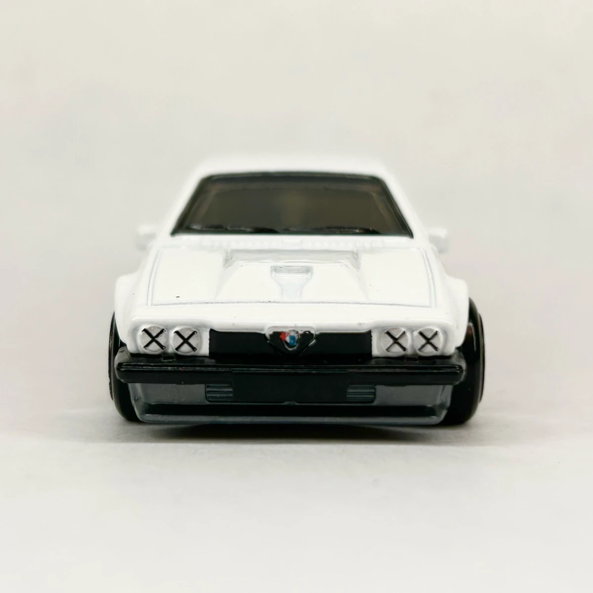 2023 Alfa Romeo GTV6 3.0 White: No Package: Image 6
