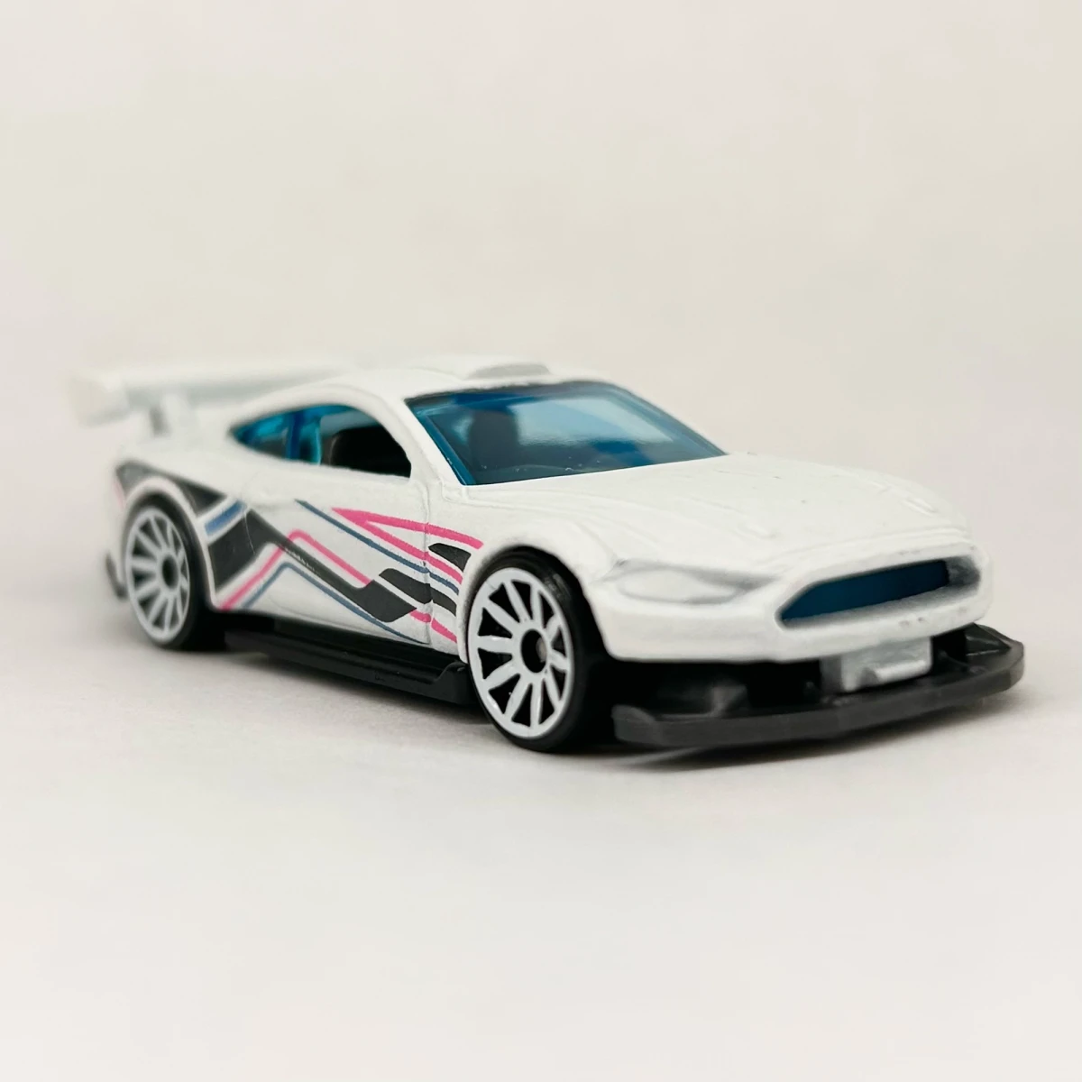 2023 Custom '18 Ford Mustang GT White: No Package: Image 3