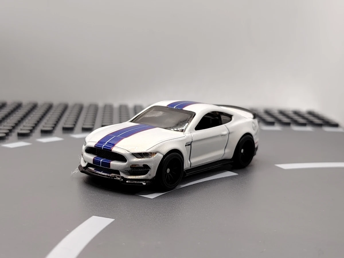 2023 Ford Shelby GT350R White: No Package: Image 2