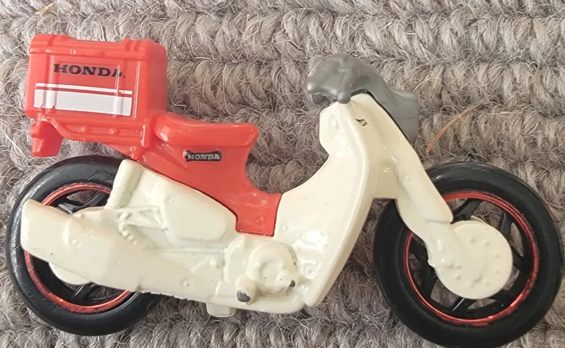 2023 Honda Super Cub Custom White: No Package: Image 2