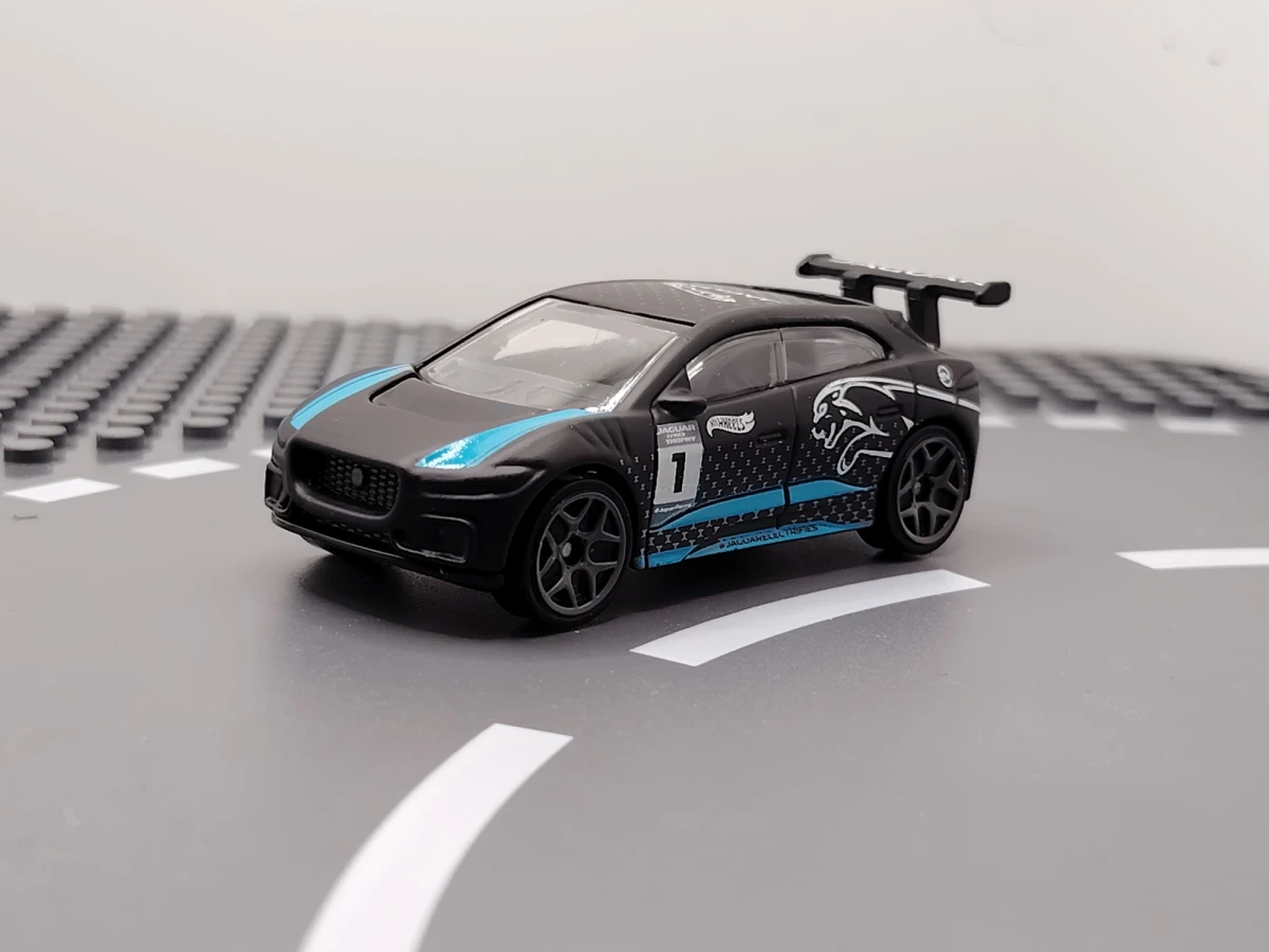 2023 Jaguar I-Pace ETrophy Black: No Package: Image 3