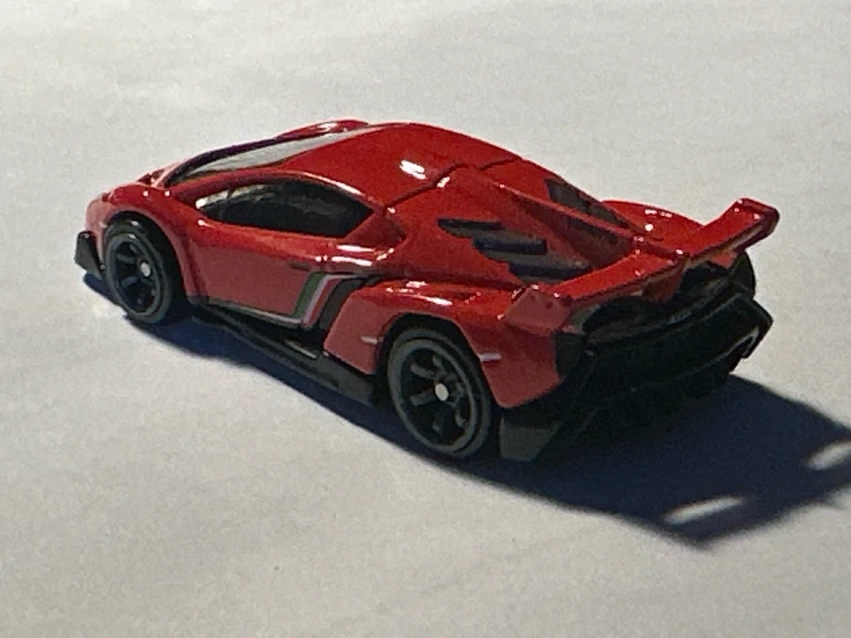 2023 Lamborghini Veneno Red: No Package: Image 3
