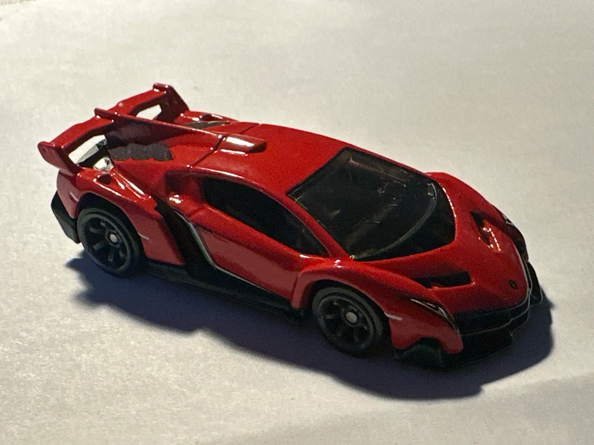2023 Lamborghini Veneno Red: No Package: Image 2