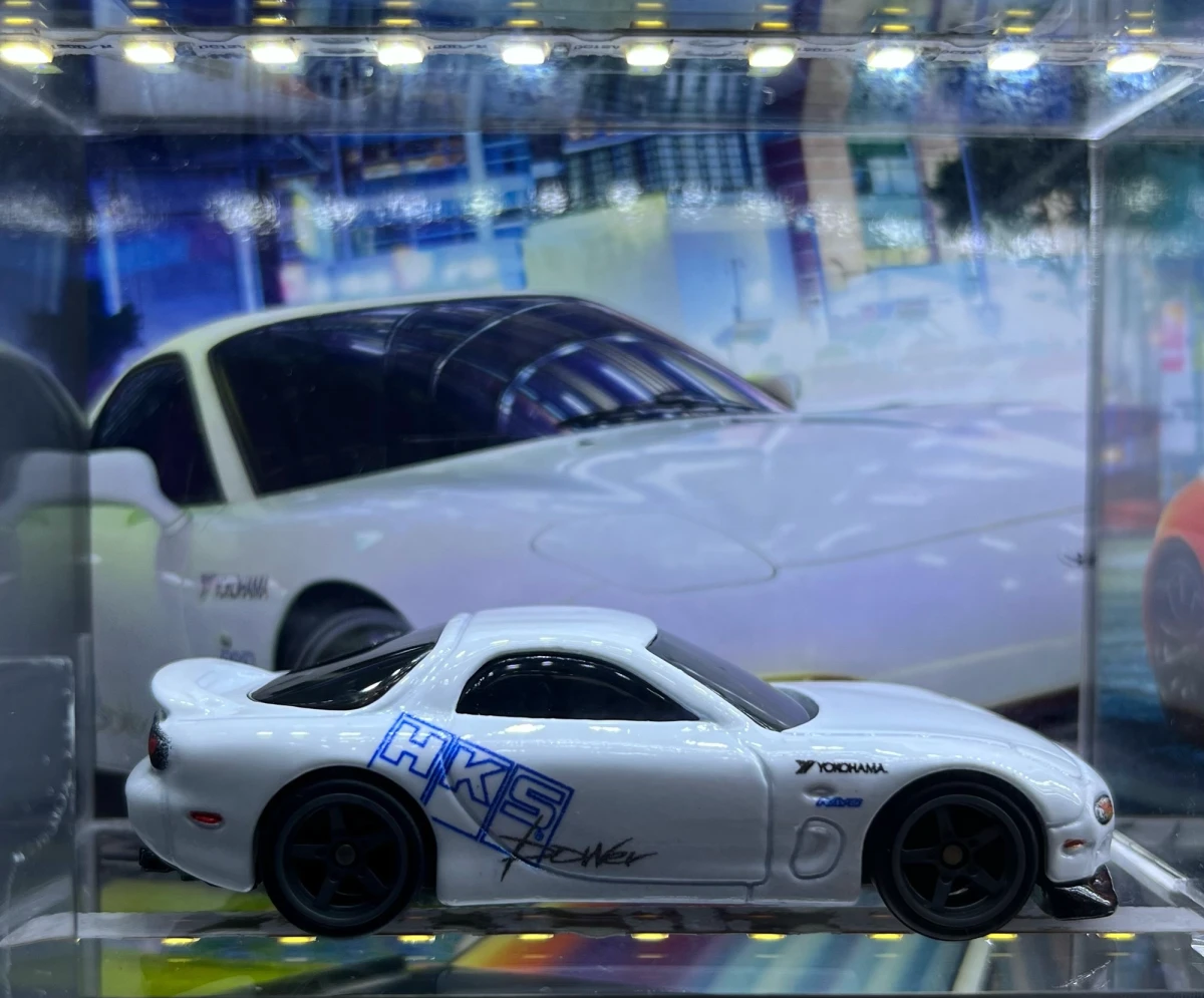 2023 Mazda RX-7 FD White: No Package: Image 2