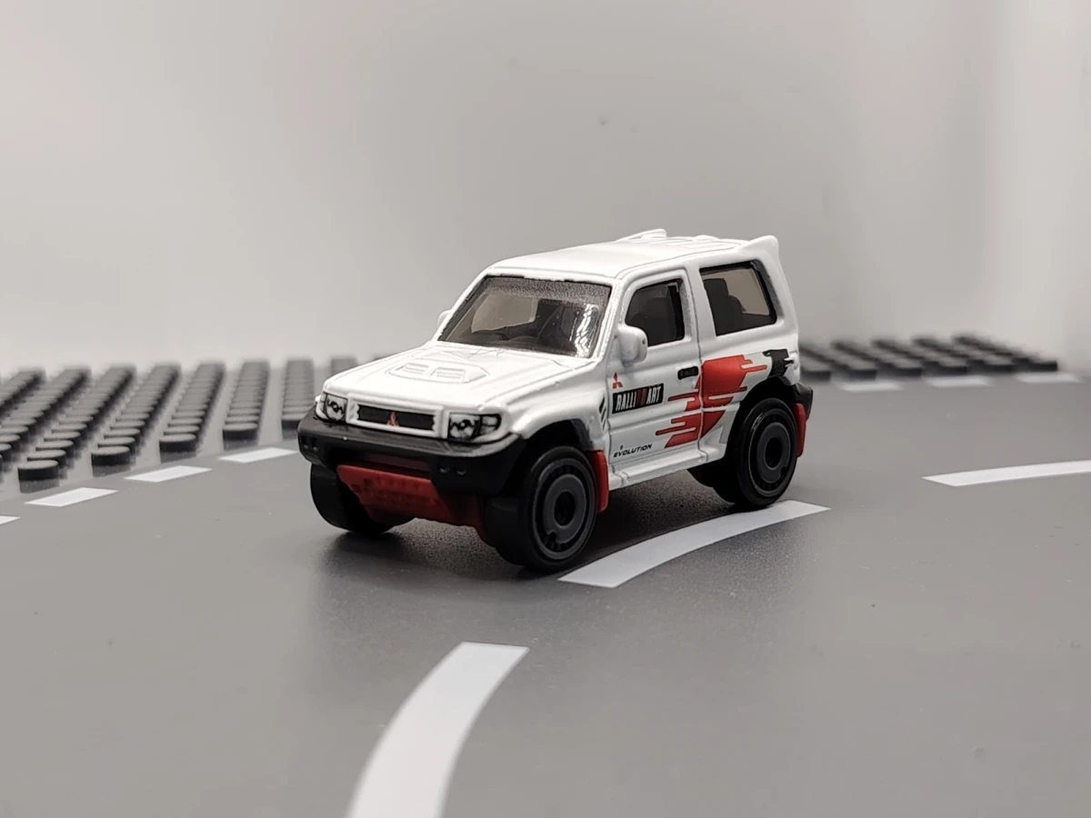 2023 Mitsubishi Pajero Evolution White: No Package: Image 3
