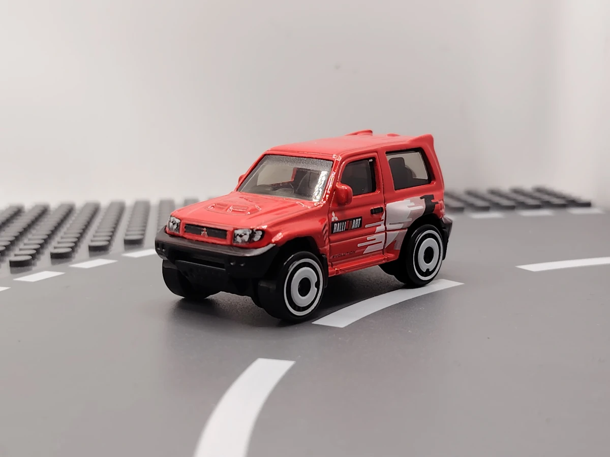 2023 Mitsubishi Pajero Evolution Red: No Package: Image 2
