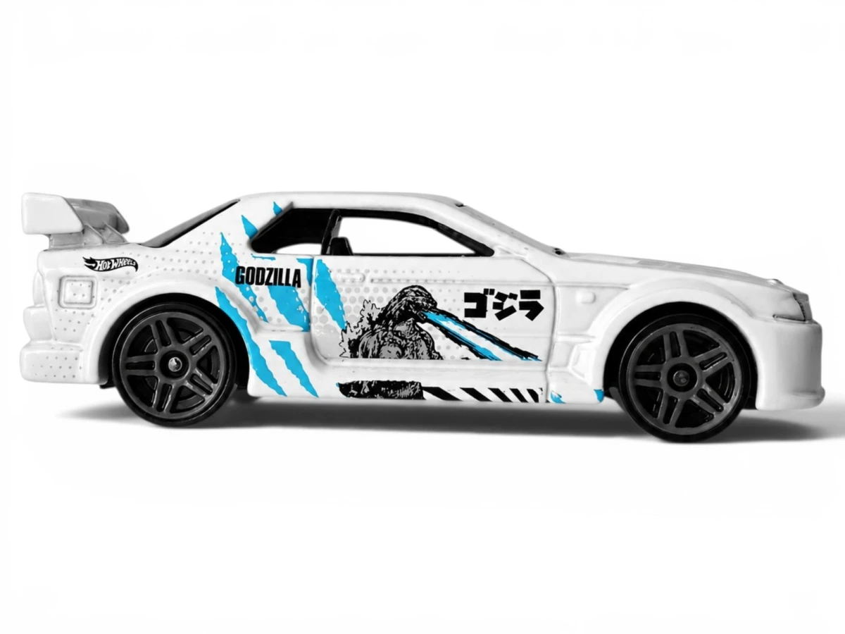 2023 Nissan Skyline GT-R (R32) White: No Package: Image 3