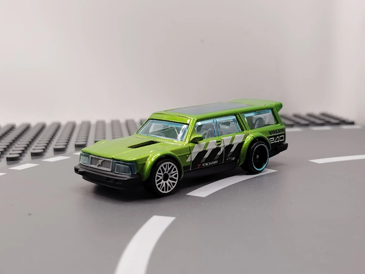 2023 Volvo 240 Drift Wagon Green: No Package: Image 2