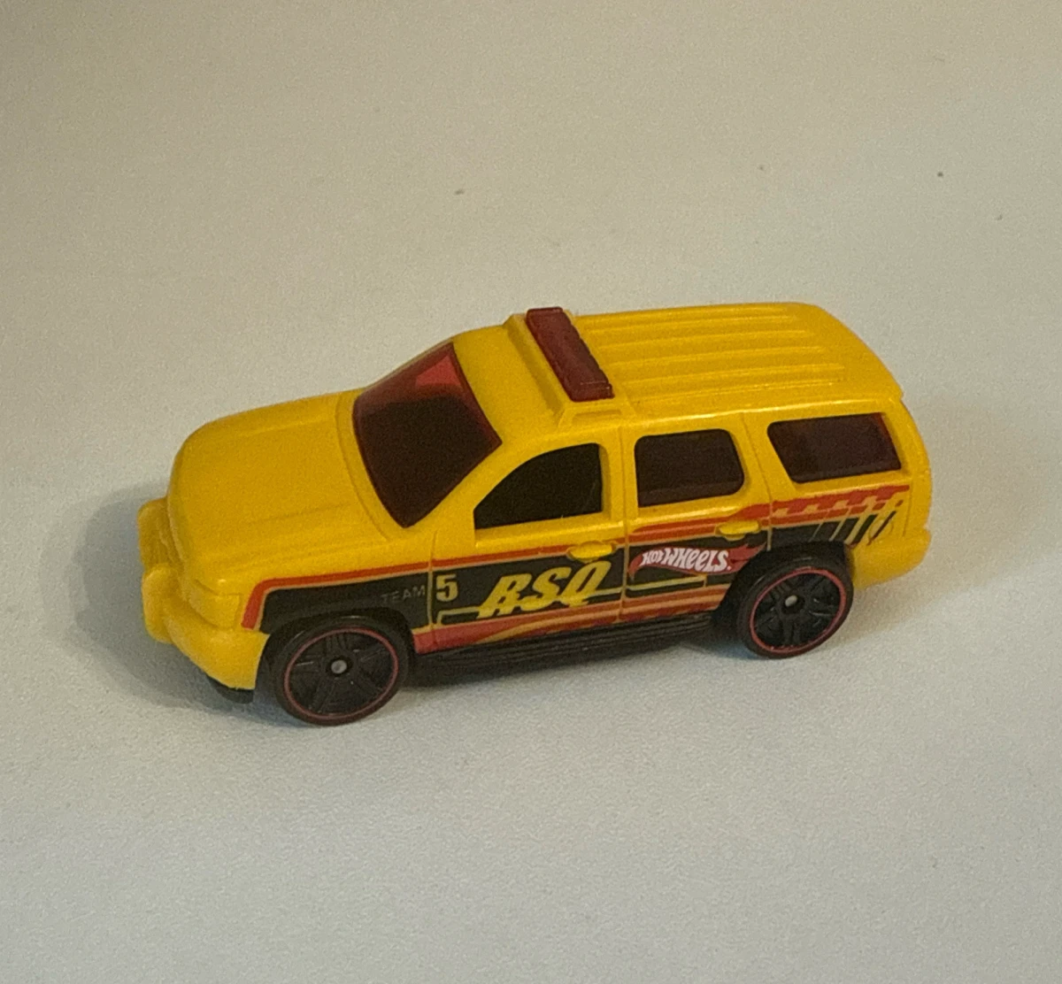 2024 07 Chevy Tahoe Yellow: No Package: Image 2