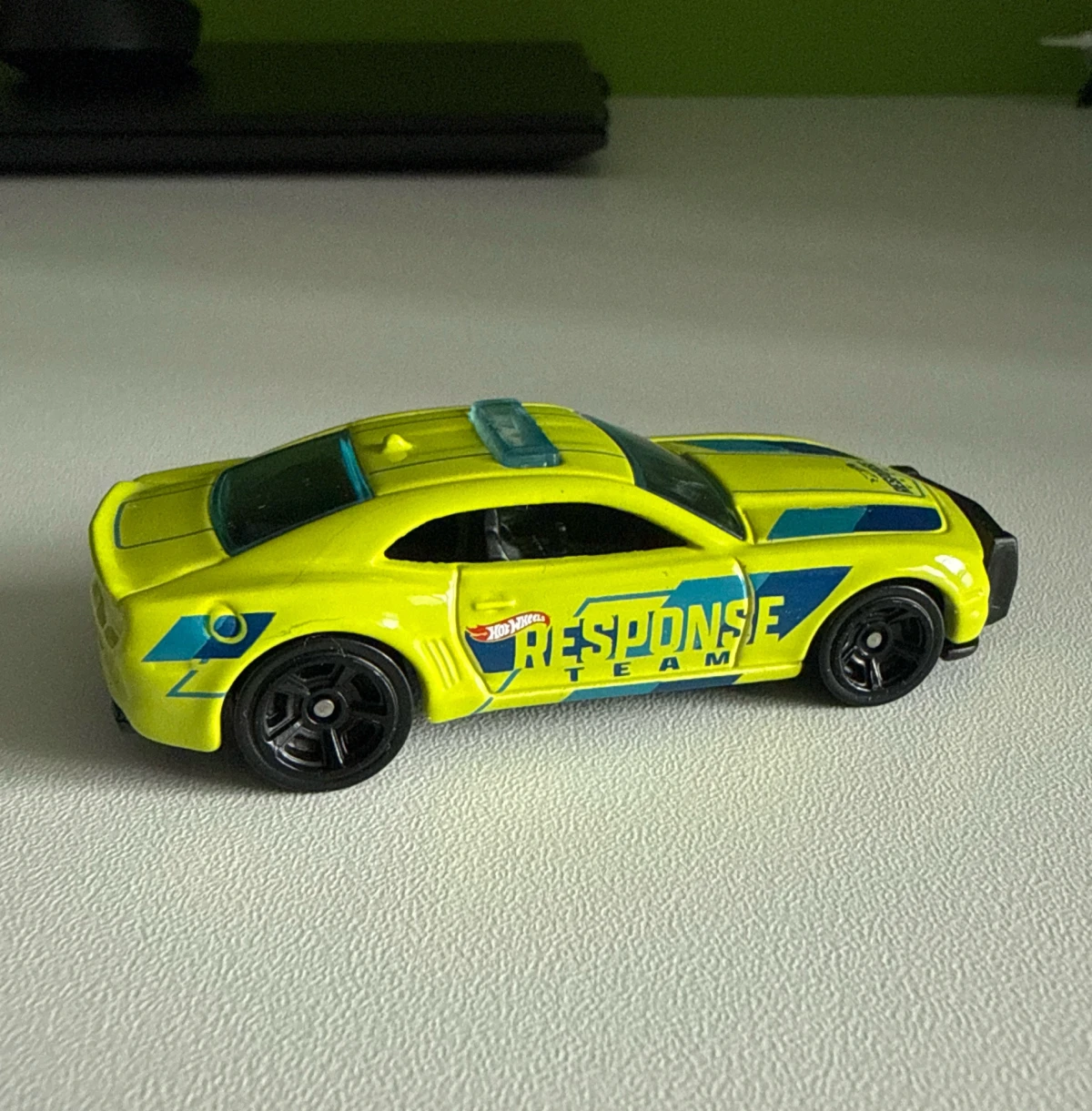 2024 10 Camaro SS Lime: No Package: Image 2