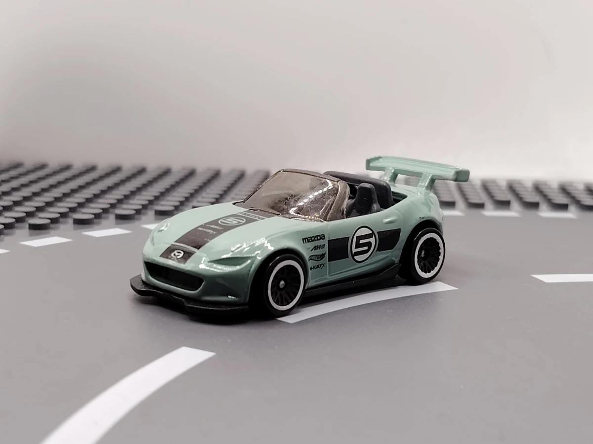 2024 15 Mazda MX-5 Miata Green: No Package: Image 2