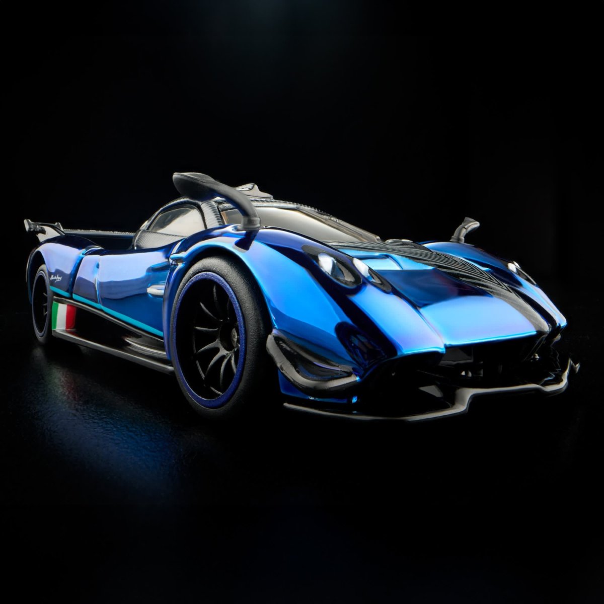 2024 21 Pagani Huayra R Blue: Image 6