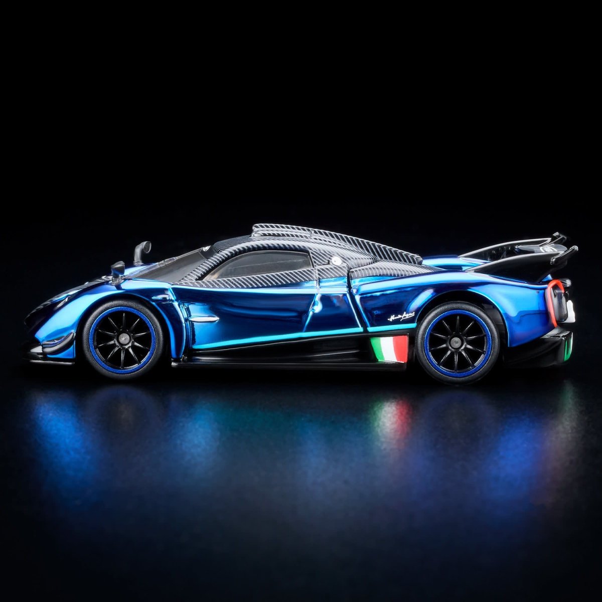2024 21 Pagani Huayra R Blue: Image 16