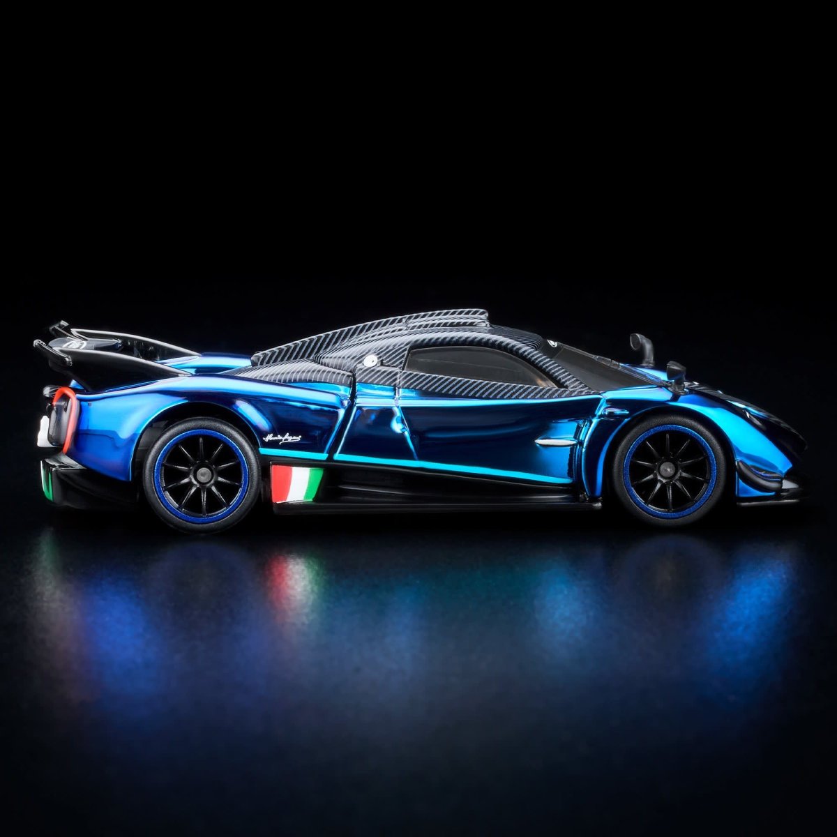 2024 21 Pagani Huayra R Blue: Image 12