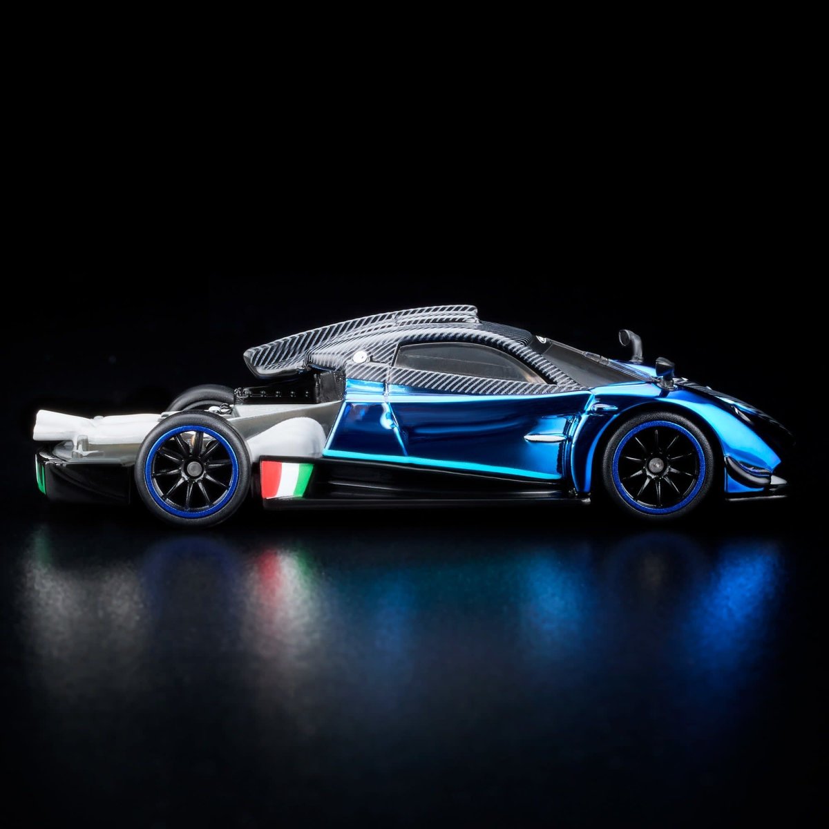 2024 21 Pagani Huayra R Blue: Image 11