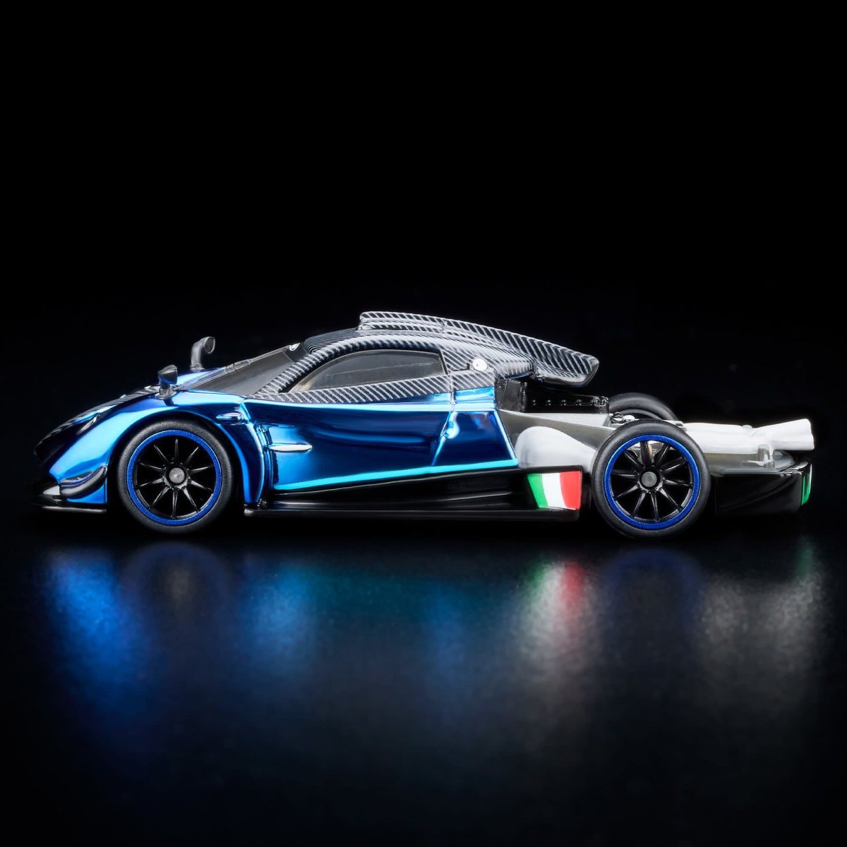 2024 21 Pagani Huayra R Blue: Image 5