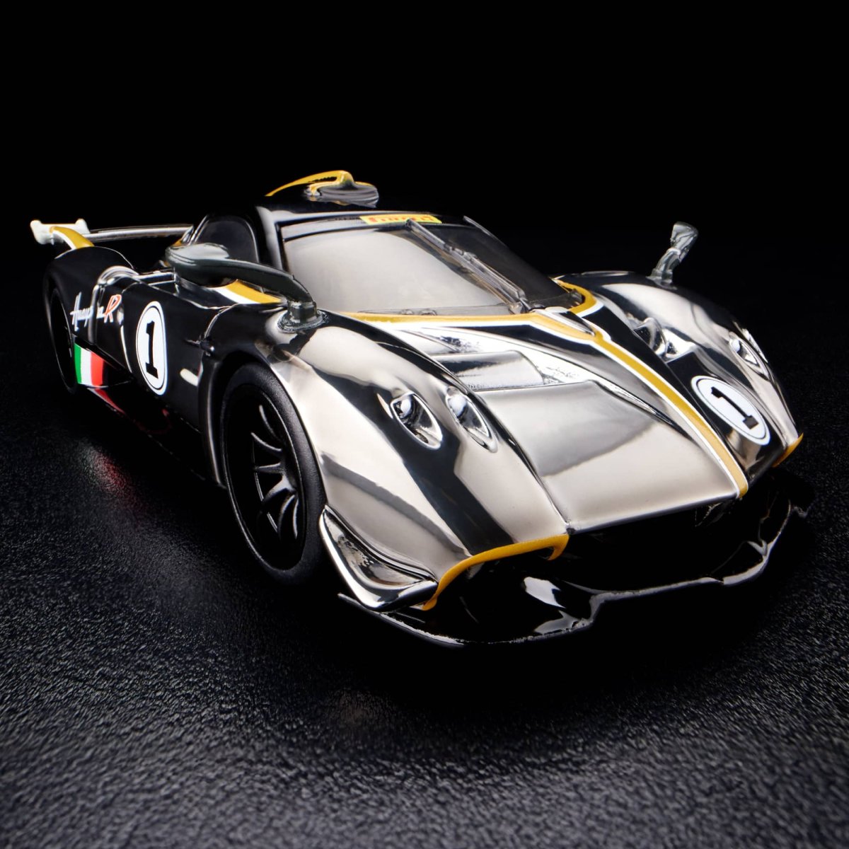 2024 21 Pagani Huayra R Grey: Image 11