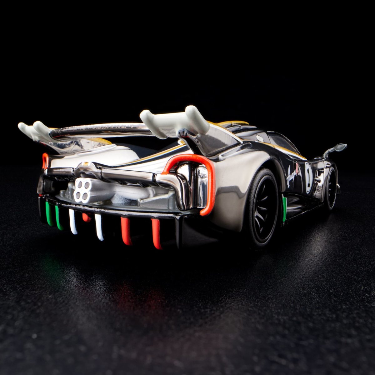 2024 21 Pagani Huayra R Grey: Image 10
